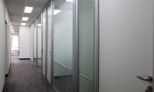 Divisória de vidro para escritório em São Paulo - Linha Glass - Frame Office (8) Divisória de vidro para escritório em São Paulo - Linha Glass - Frame Office (8)
