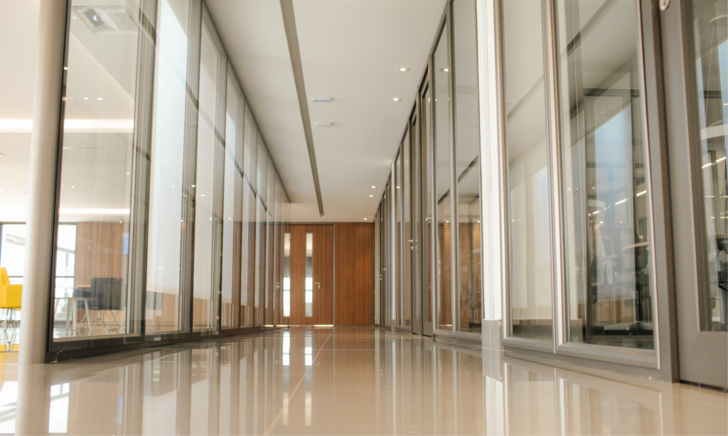 divisória para escritório de alto padrão em vidro duplo